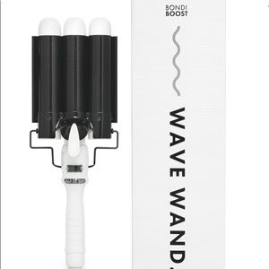 A wave wand ,To create natural looking beach waves